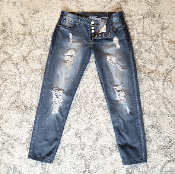STUDIO F GOOD COND. RIPPED DISTRESSED BLUE JEANS